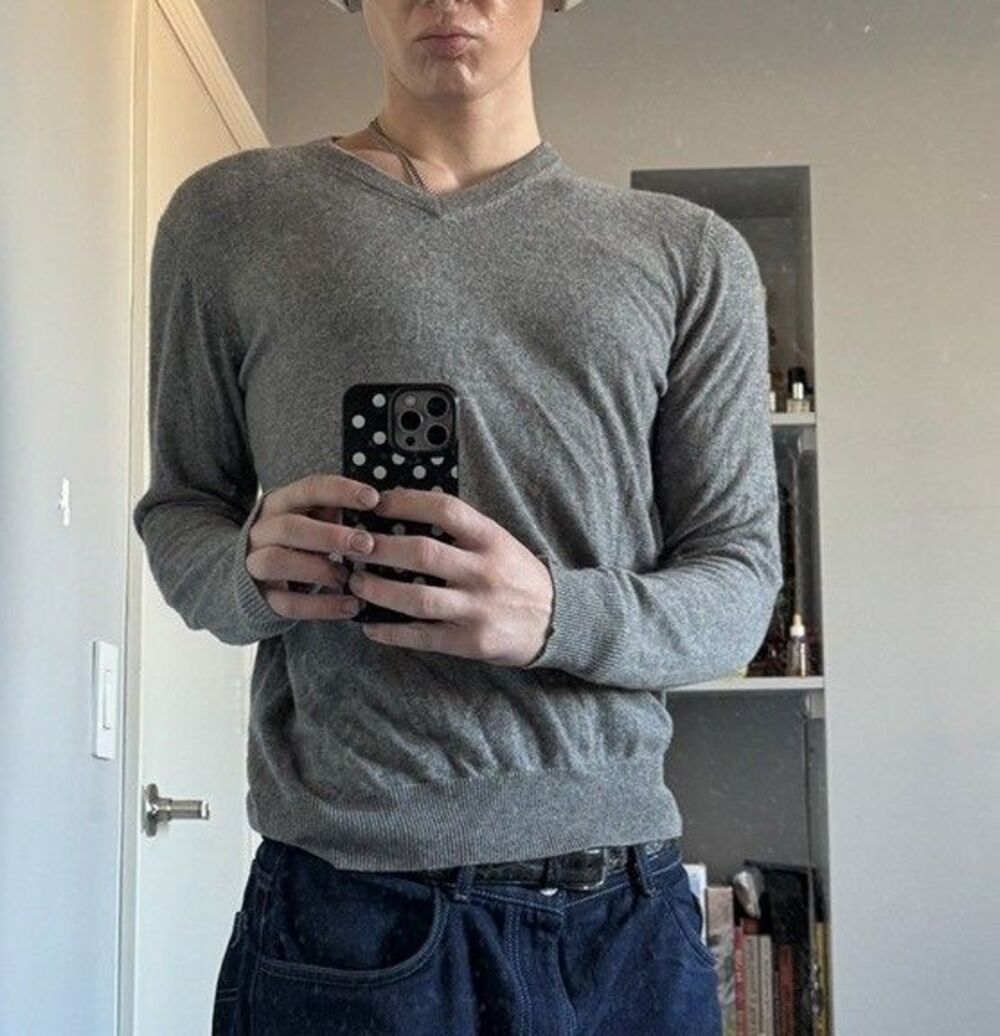 *230 Retail* Cyrillus Paris 100% Cashmere soft Gray Preppy V Neck Sweater Sz M
